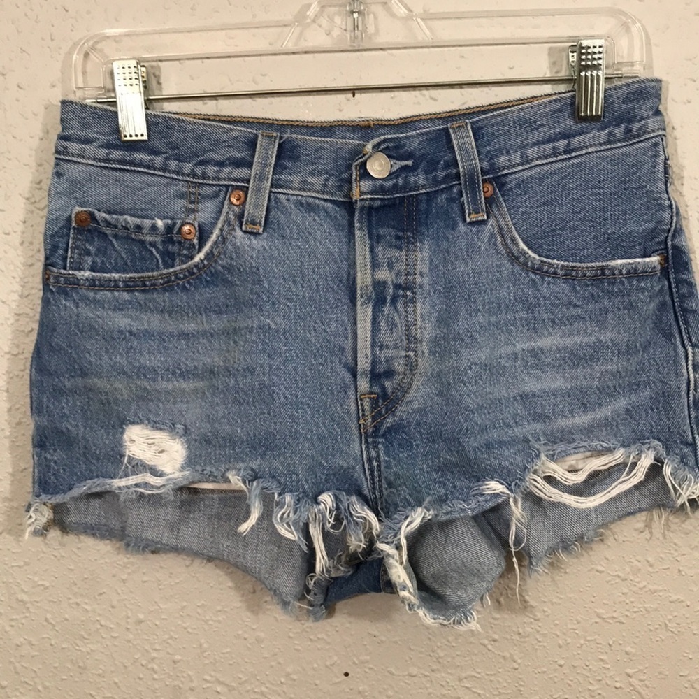 Levi’s 501 Premium Denim Distressed‎ Button Fly Light Wash Denim Shorts size 27